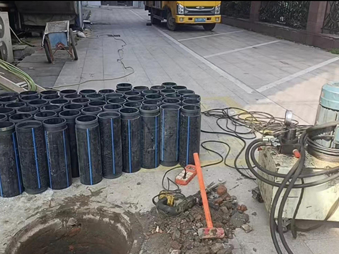 万荣PE置换管厂家 DN315置换管 非开挖管短管置换